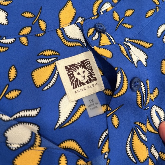 Anne Klein geometric blouse - Picture 4 of 4